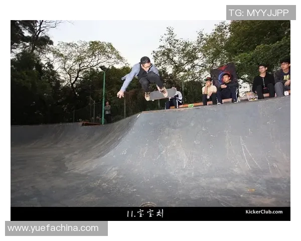 滑板战术解析深圳滑板队的包夹体系与战术运用探讨